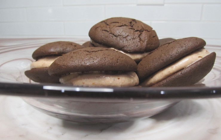 Whoopie pies with frosting